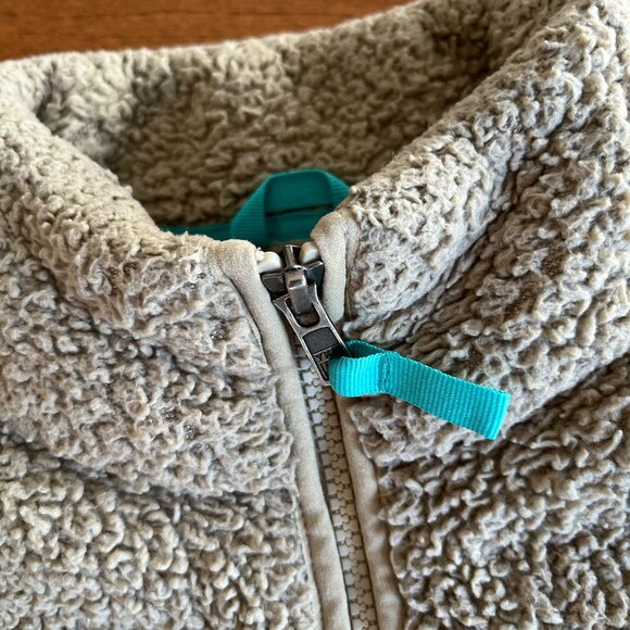 Patagonia cozy tan fleece vest S 7-8 - Picture 3 of 11